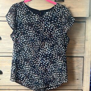 EUC DKNY top sz medium